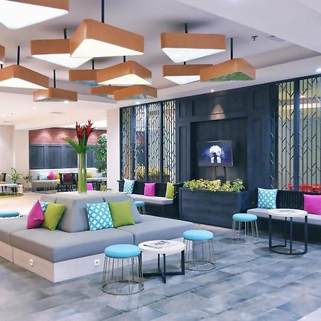 Palm Park Hotel Surabaya Exterior photo