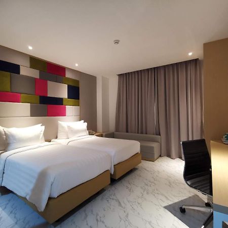 Palm Park Hotel Surabaya Exterior photo