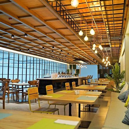 Palm Park Hotel Surabaya Exterior photo