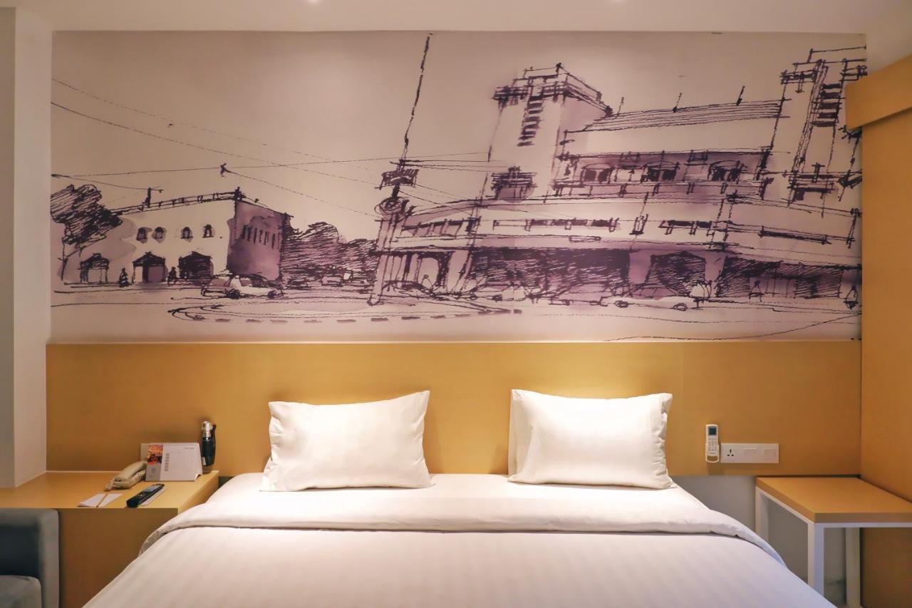 Palm Park Hotel Surabaya Exterior photo
