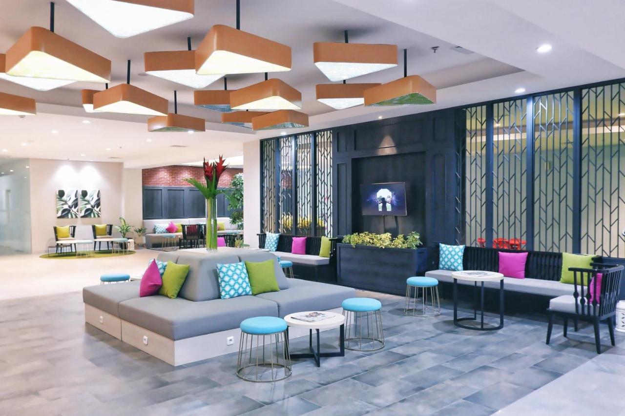 Palm Park Hotel Surabaya Exterior photo