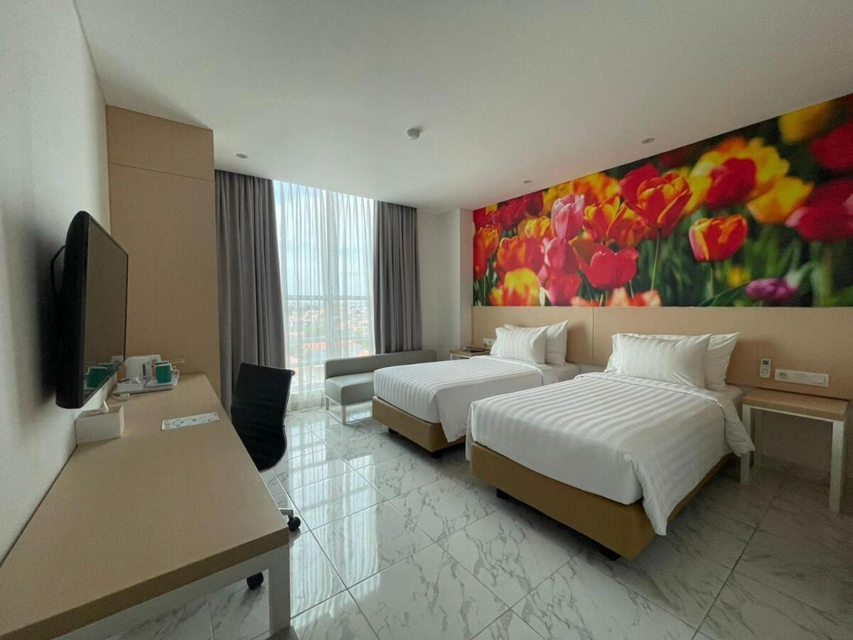 Palm Park Hotel Surabaya Exterior photo