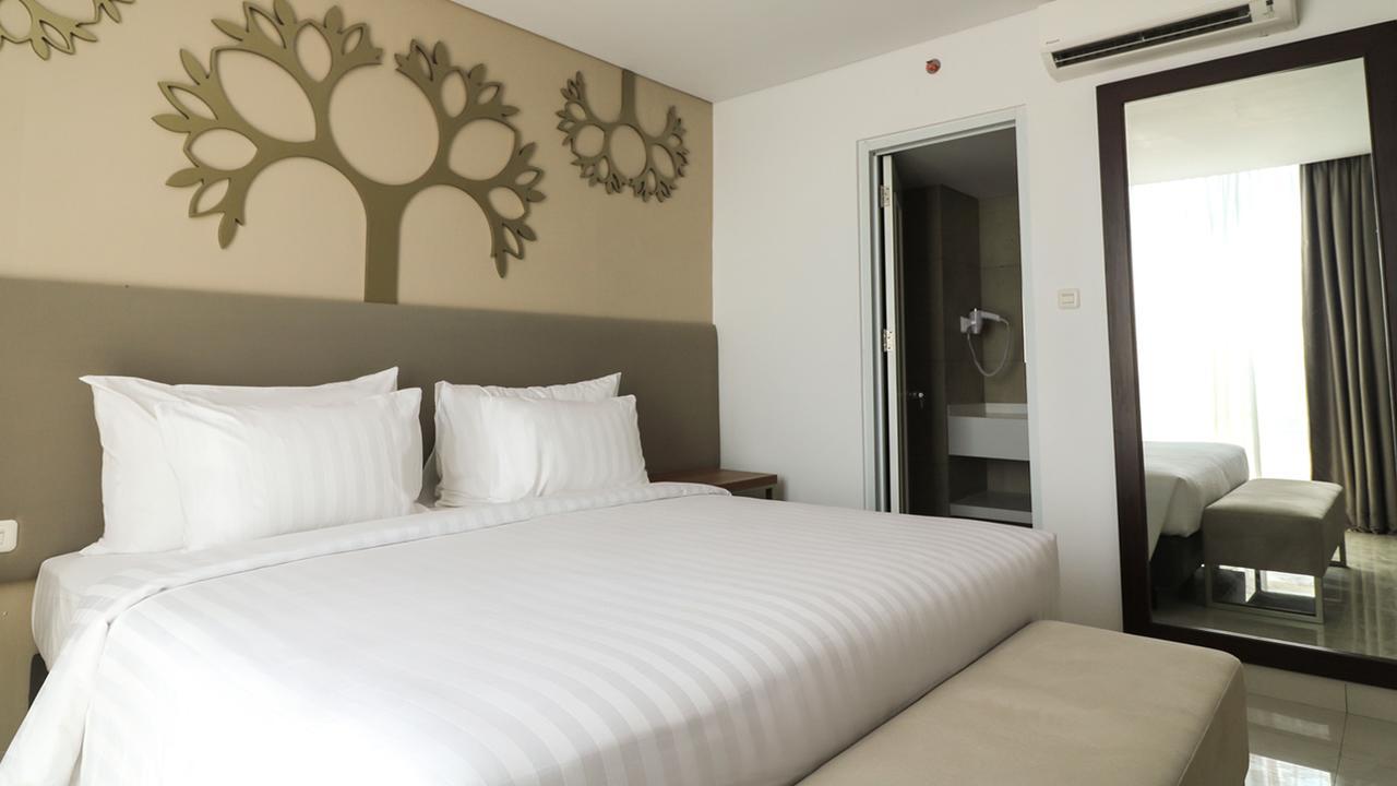 Palm Park Hotel Surabaya Exterior photo