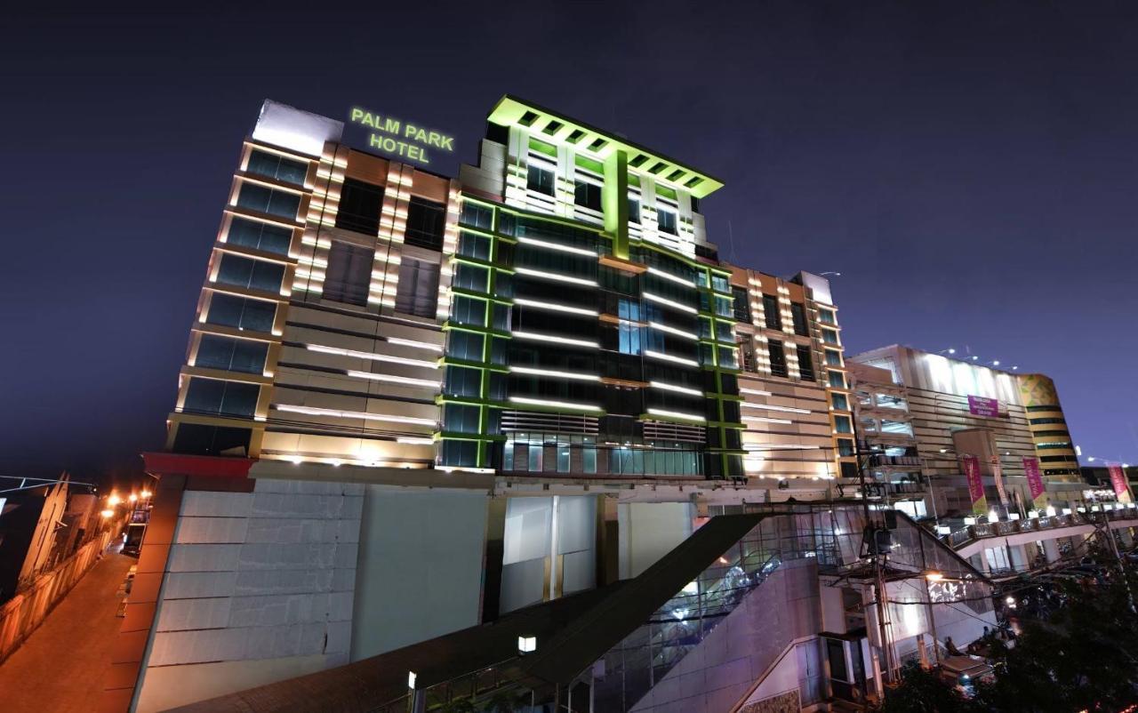 Palm Park Hotel Surabaya Exterior photo